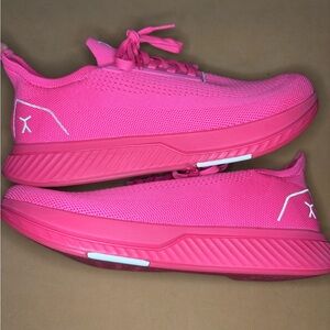 Neon pink flux adapt runner size 10.5 Women’s